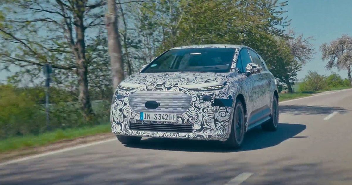 Maskovaný prototyp nové Audi A2 e-tron při testovacích jízdách