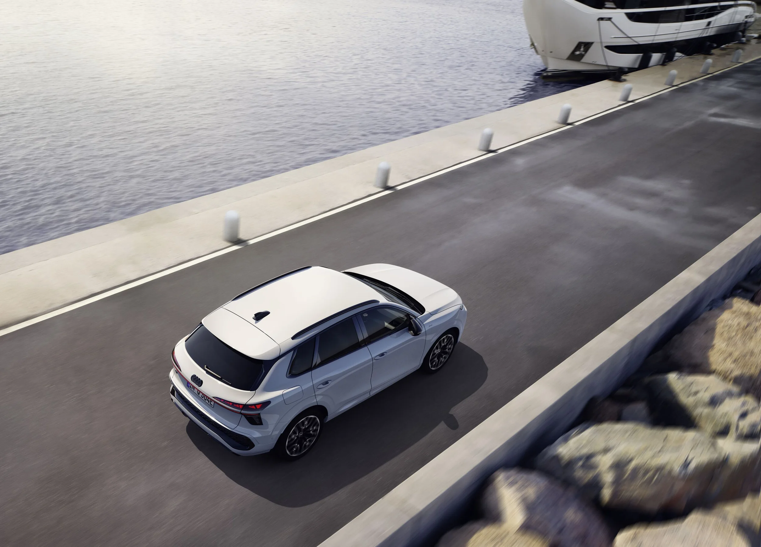 Audi Q3 e-hybrid 2026 za jízdy