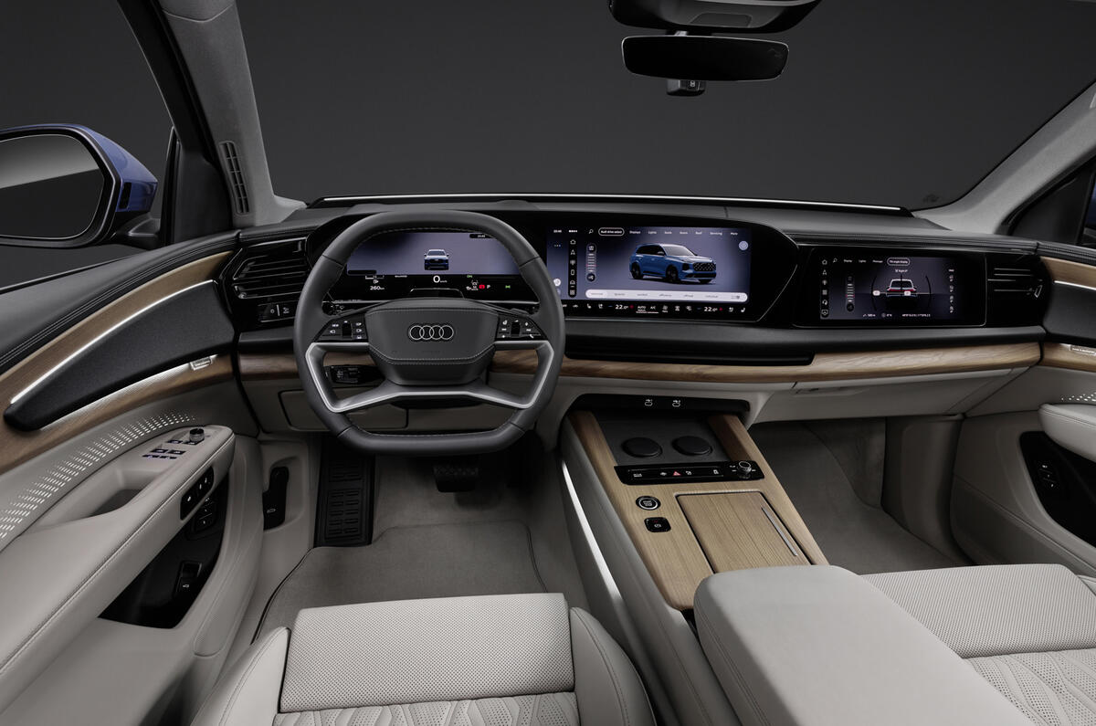 Interiér nového Audi Q7 s displejem přes celou šířku