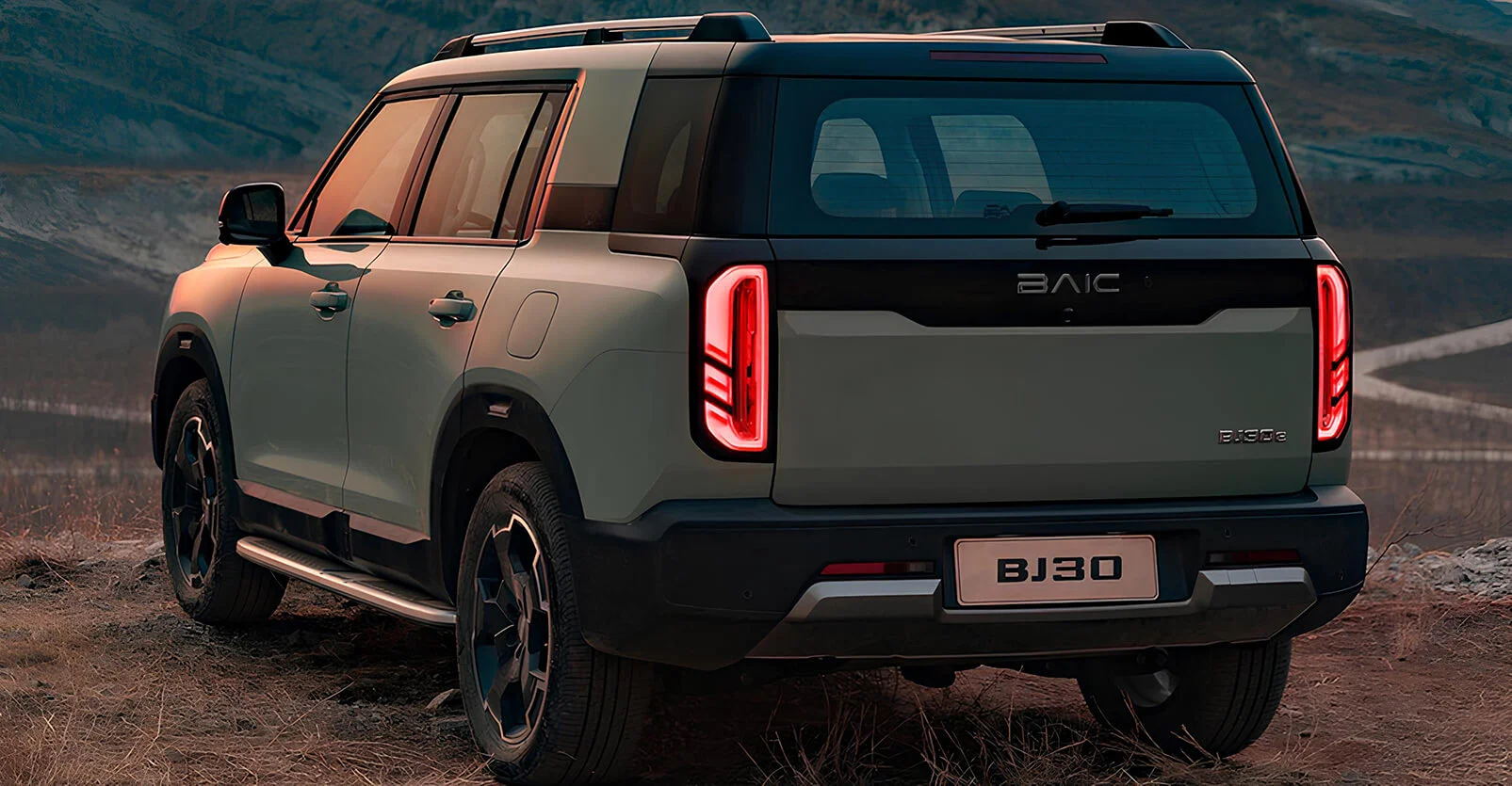 BAIC BJ30 zadní tříčtvrteční pohled v terénu