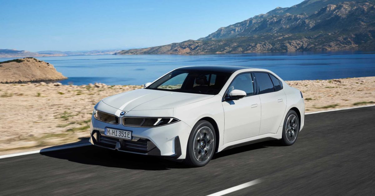 BMW i3 50 xDrive First Edition - elektrický sedan Neue Klasse, přední tříčtvrteční pohled