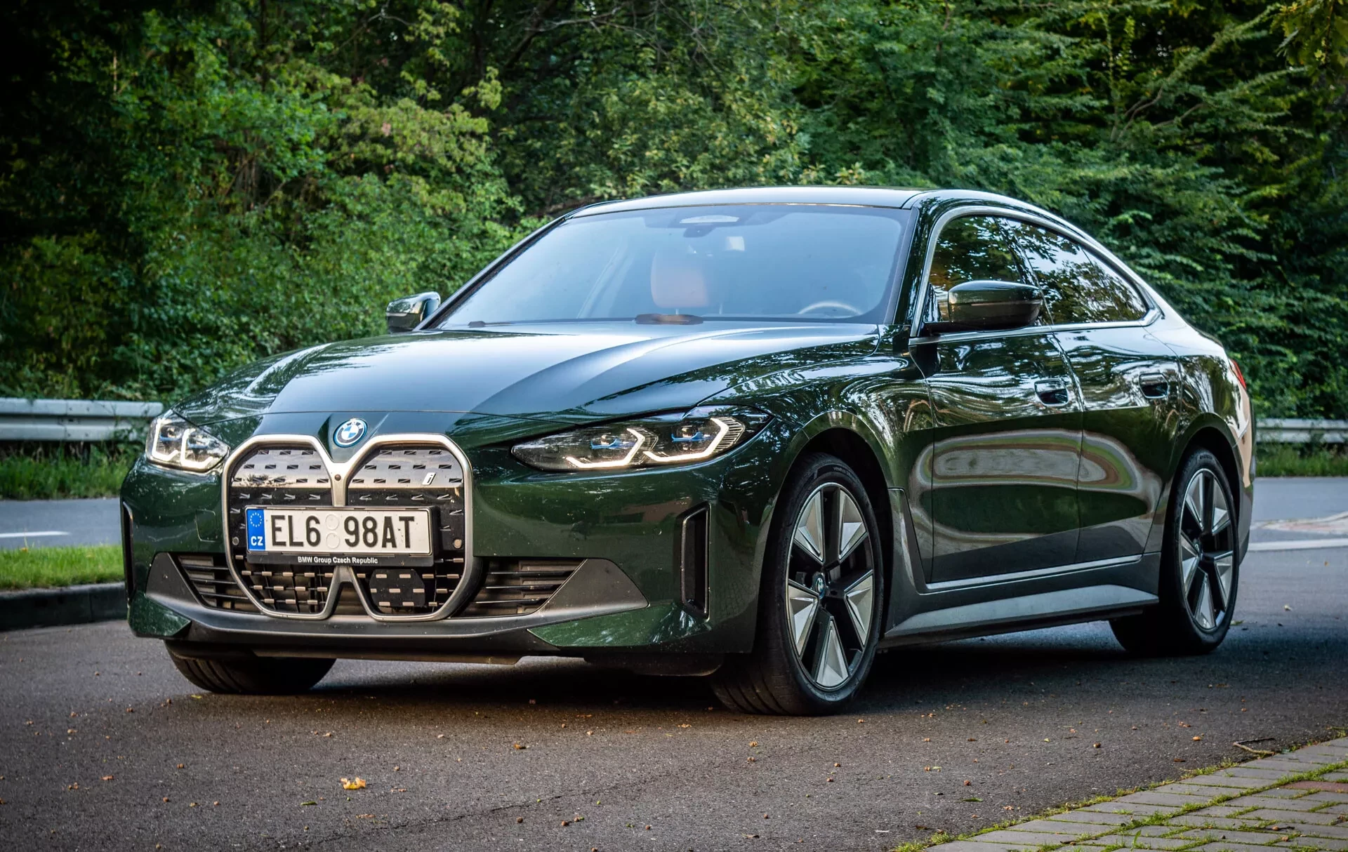 Elektrické BMW i4 - značka loni v Česku prodala přes čtyři stovky elektromobilů