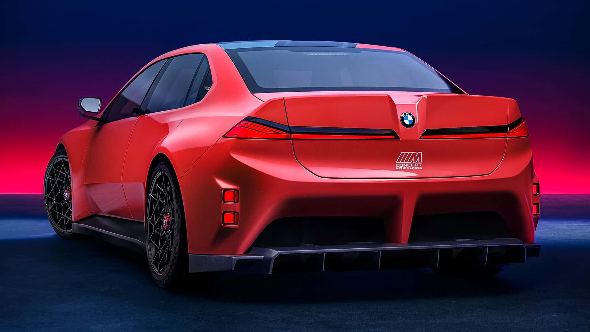 Zadní část BMW M Concept Neue Klasse s kachním spoilerem a difuzorem