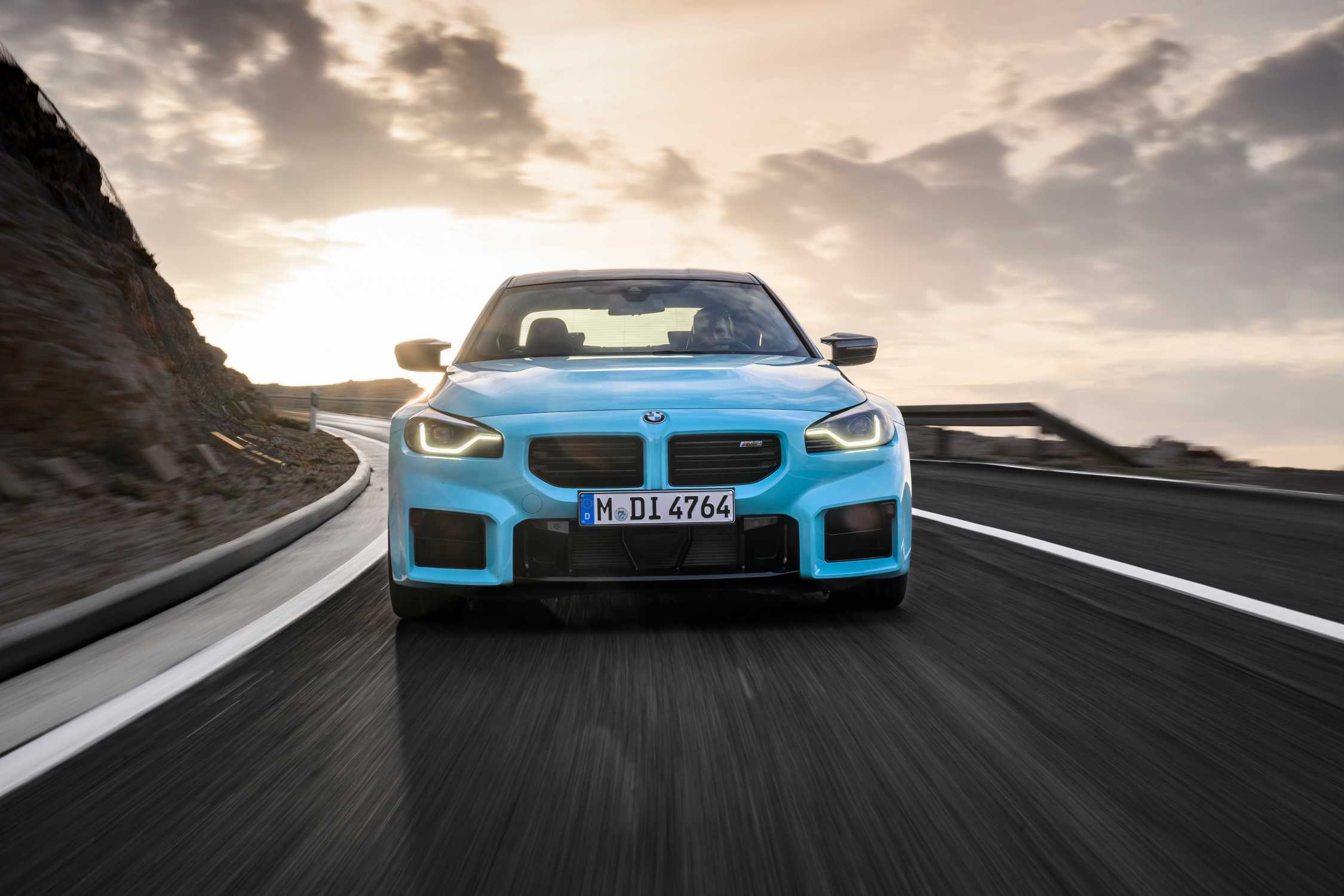 BMW M2 s pohonem všech kol M xDrive v dynamické jízdě