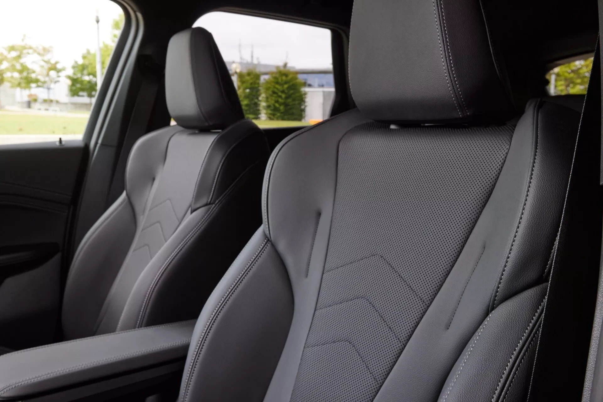 Přední sedadla a interiér BMW X1