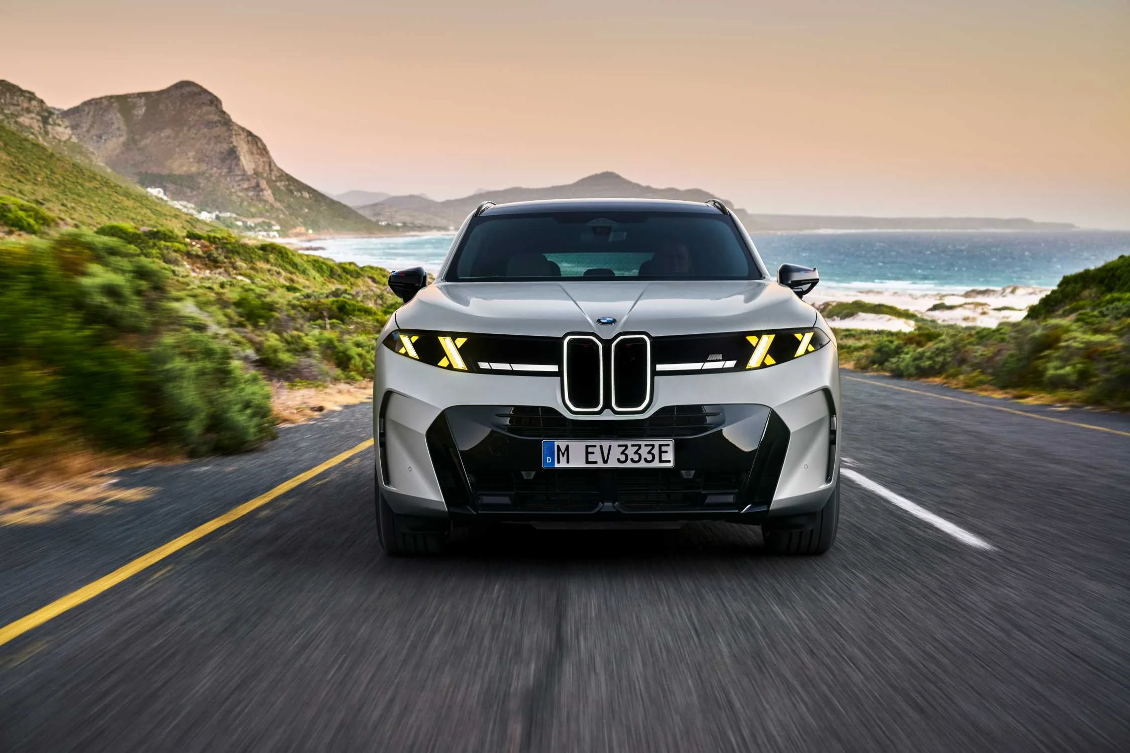 BMW X5 M60e xDrive 2026 se žlutými světly M