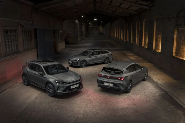 Skupina CUPRA Formentor a Leon s paketem CUSTOM CUPRA by ABT