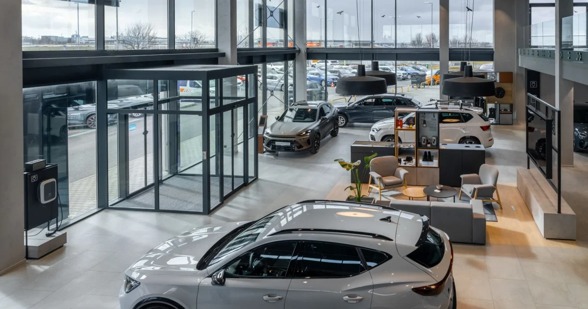 Nový showroom CUPRA Garage Tuchoměřice u pražského letiště s vozy CUPRA
