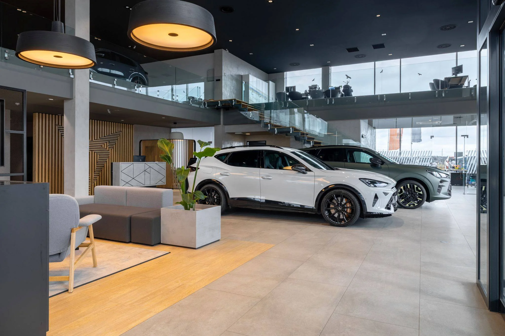 Vozy CUPRA vystavené v novém showroomu CUPRA Garage Tuchoměřice