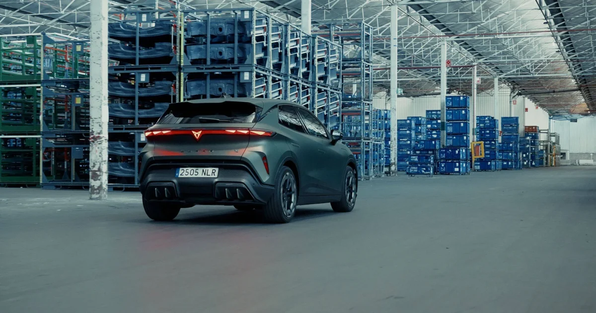 CUPRA Raval - zadní pohled na elektrický městský hatchback