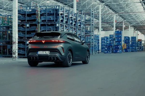 CUPRA Raval - zadní pohled na elektrický městský hatchback
