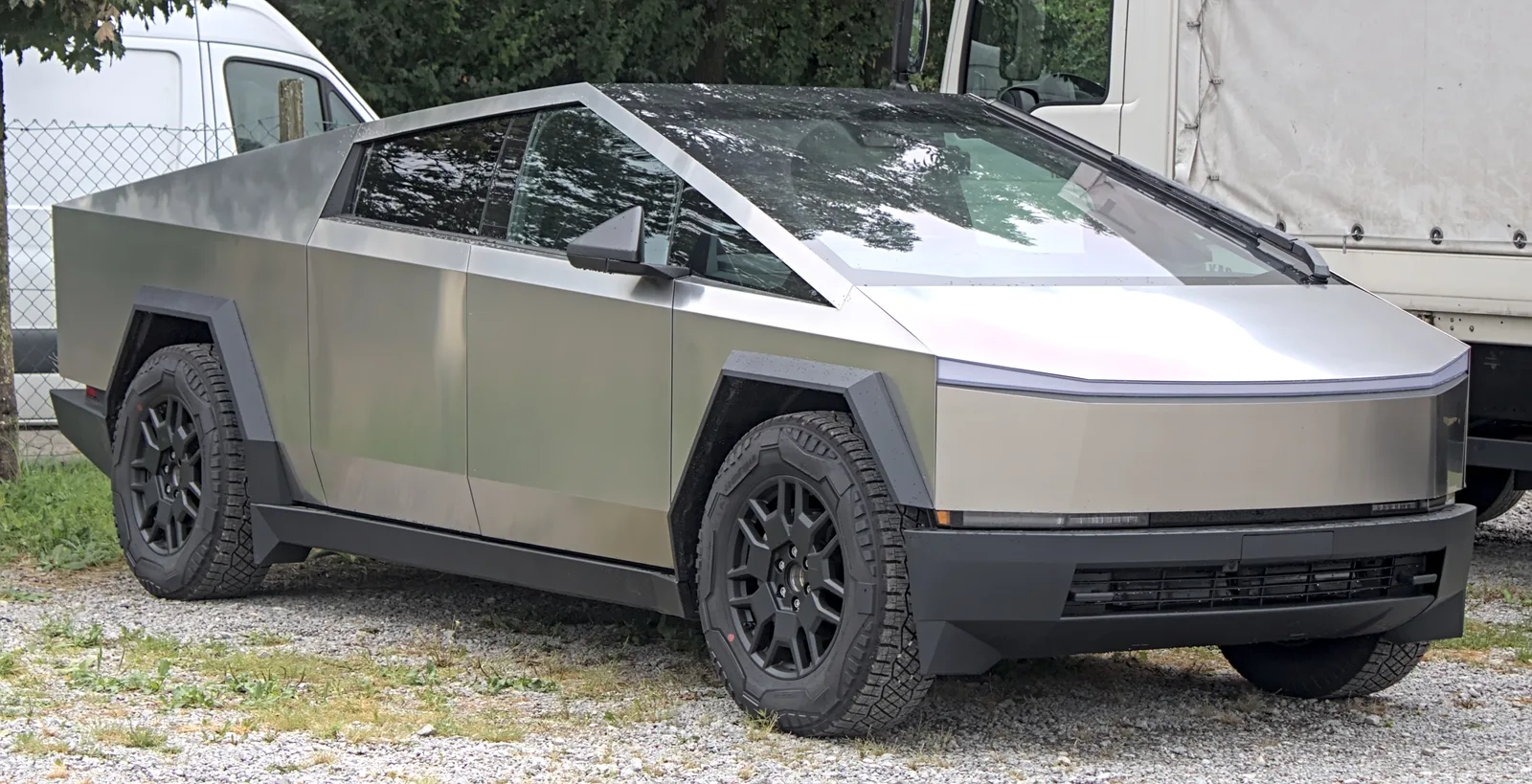 Tesla Cybertruck zepředu
