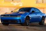 Dodge Charger Daytona čtyřdveřový sedan, modrá barva