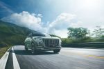 Zelené SUV Hongqi HS3 v předním tříčtvrtečním pohledu na silnici