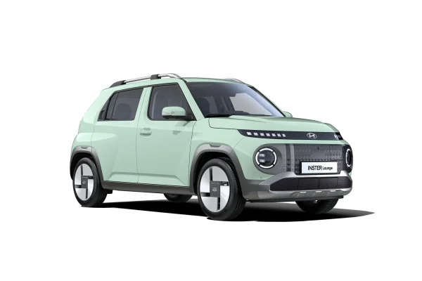 Hyundai Inster Lounge v laku Glow Mint, pohled zepředu ze tří čtvrtin