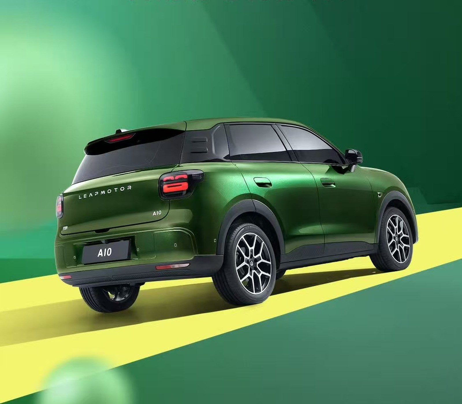 Zadní pohled na Leapmotor A10 se světelným pruhem a nápisem Leapmotor