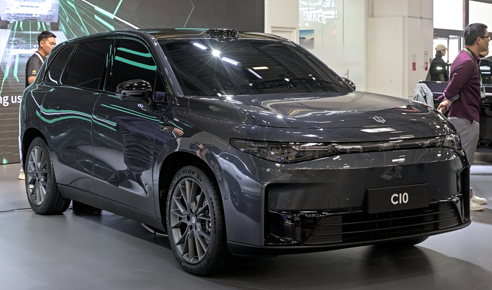 Leapmotor C10 šedá, pohled zepředu z boku