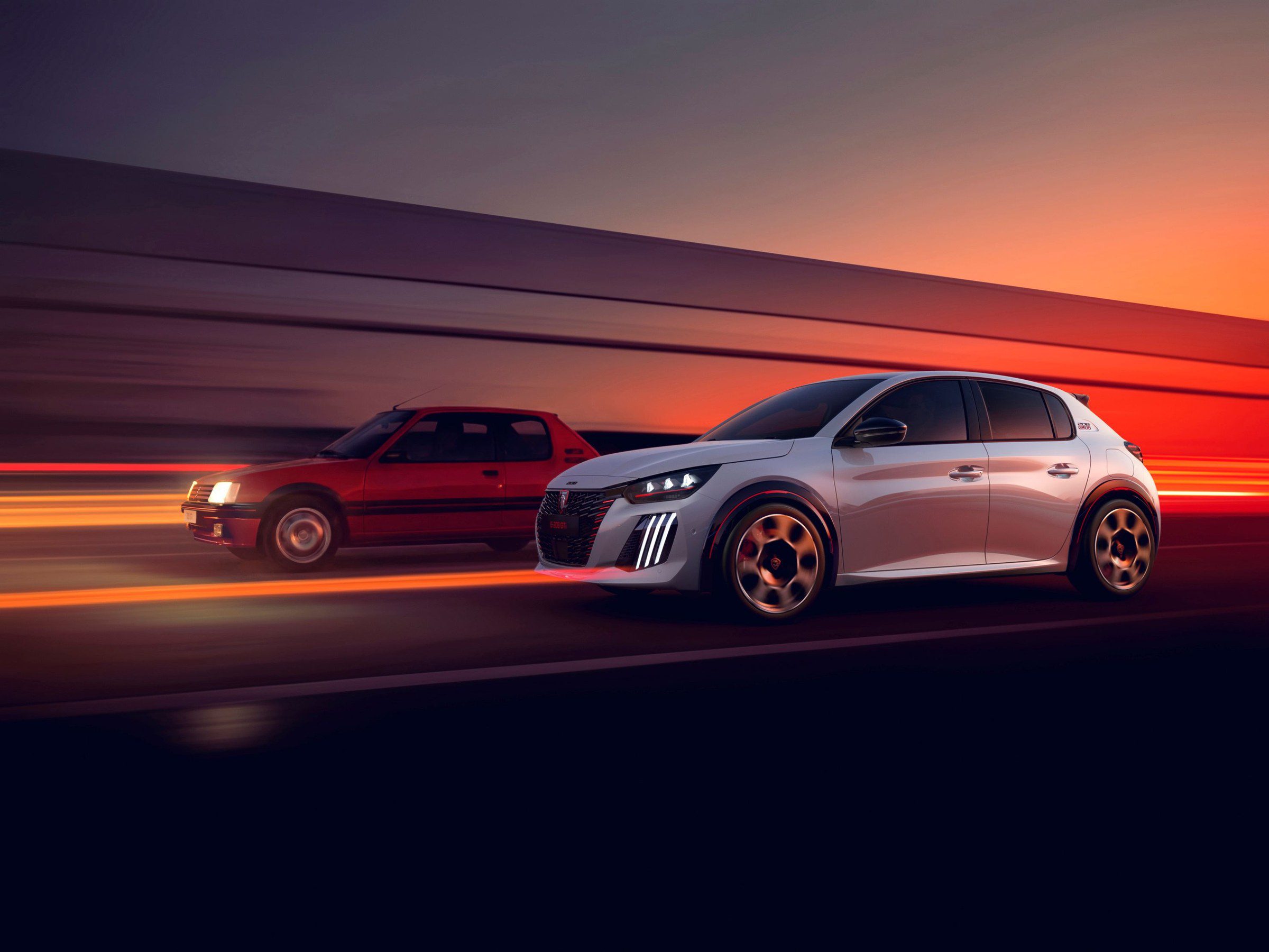 Peugeot E-208 GTi 2026 vedle legendárního 205 GTi z 80. let