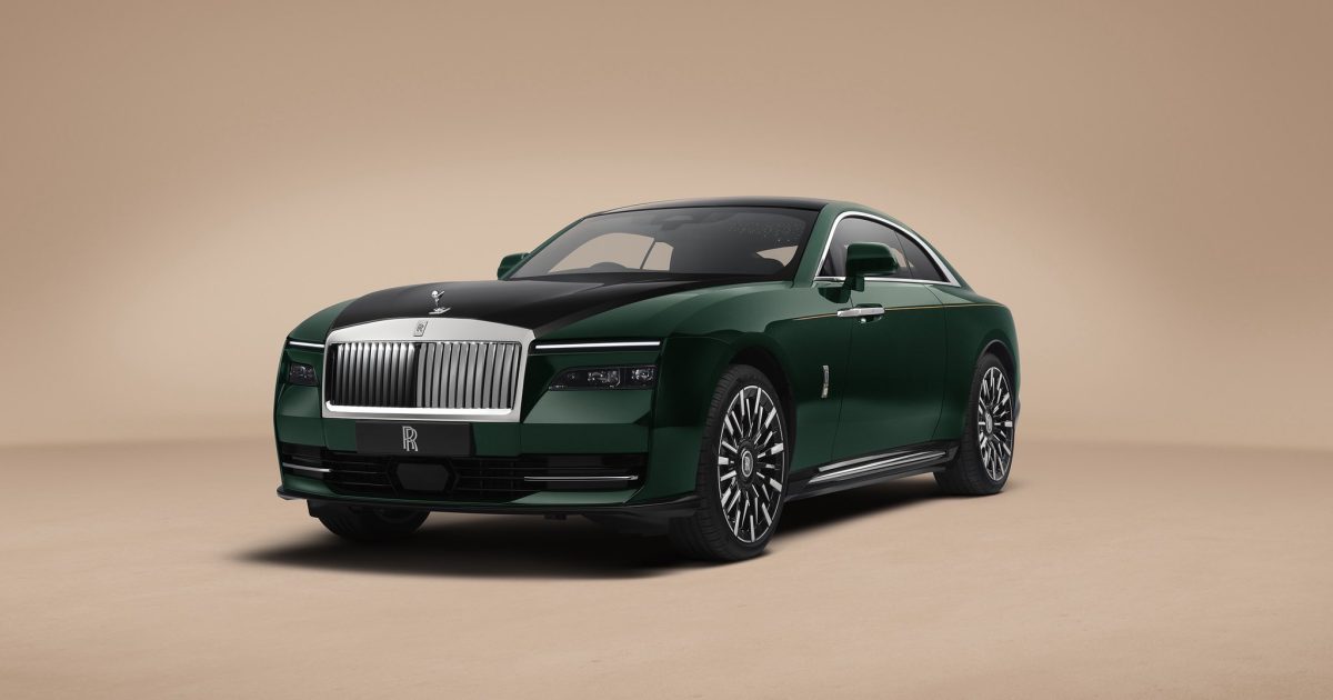 Rolls-Royce Spectre Series II zepředu, tmavě zelená metalíza