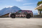 Škoda Peaq elektrické sedmimístné SUV z boku, vývojový prototyp