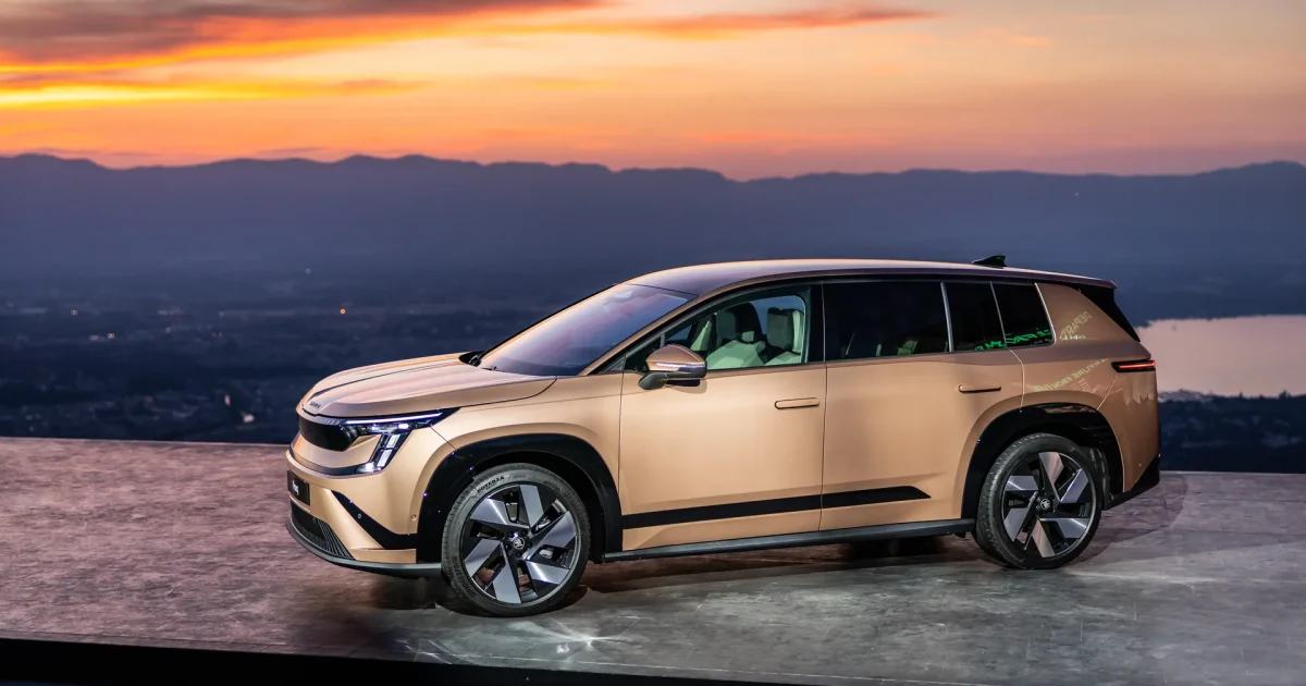 Škoda Peaq na světové premiéře na vrcholu Mont Salève s výhledem na Ženevské jezero