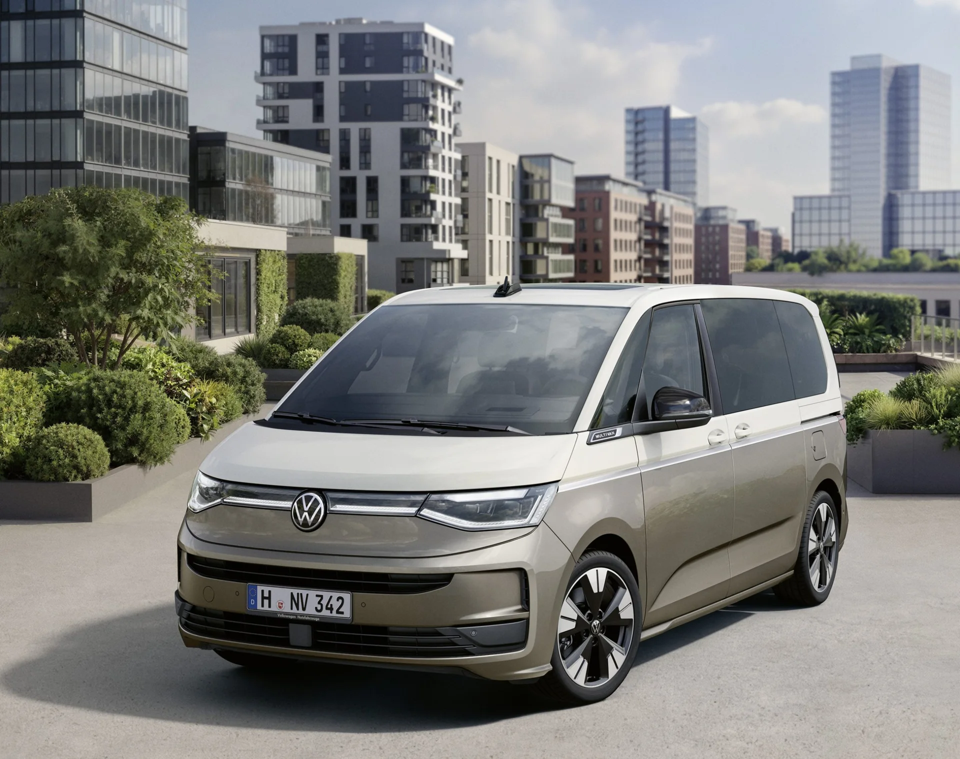 Modernizovaný Volkswagen Multivan 2026 - boční pohled na novou příď