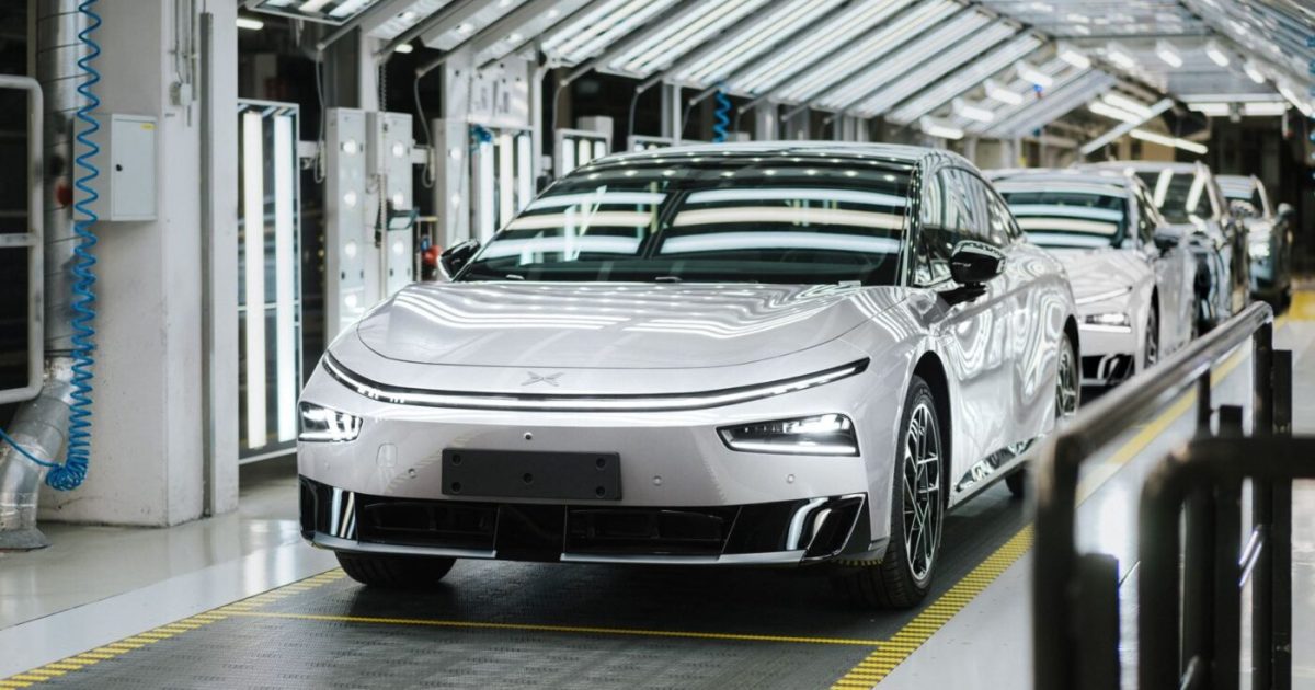 Výroba elektrického sedanu XPeng P7+ na lince závodu Magna Steyr ve Štýrském Hradci