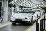 Výroba elektrického sedanu XPeng P7+ na lince závodu Magna Steyr ve Štýrském Hradci