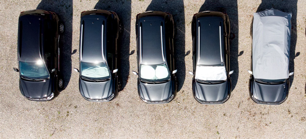 Pět vozů Dacia Duster s různými způsoby ochrany před sluncem v testu ADAC