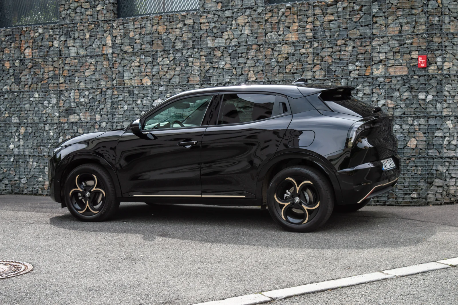 Alfa Romeo Junior Q4 z boku