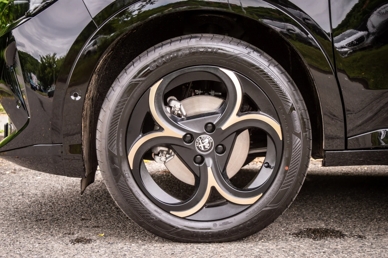 Detail kola Alfa Romeo Junior Q4