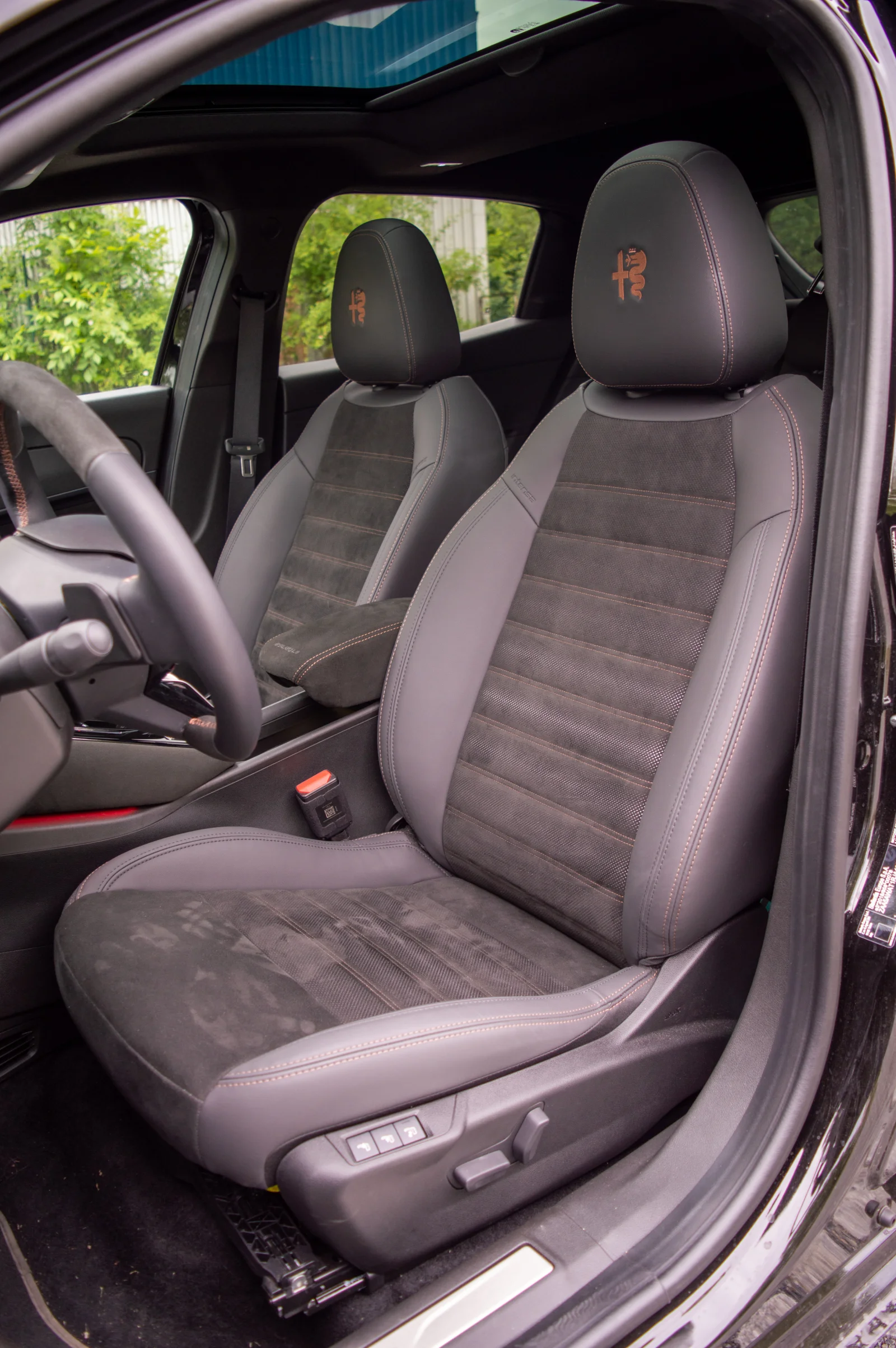Přední sedadla Alfa Romeo Junior Q4