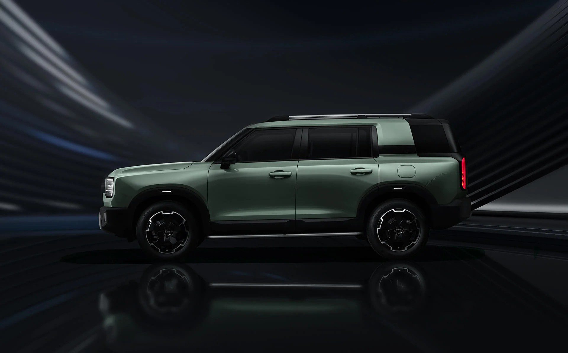 BAIC BJ30 v bočním pohledu, zelený hybridní off-road