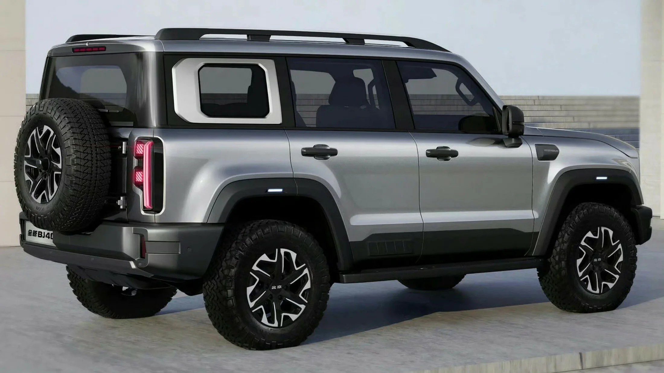 BAIC BJ40 zezadu, rezerva na pátých dveřích