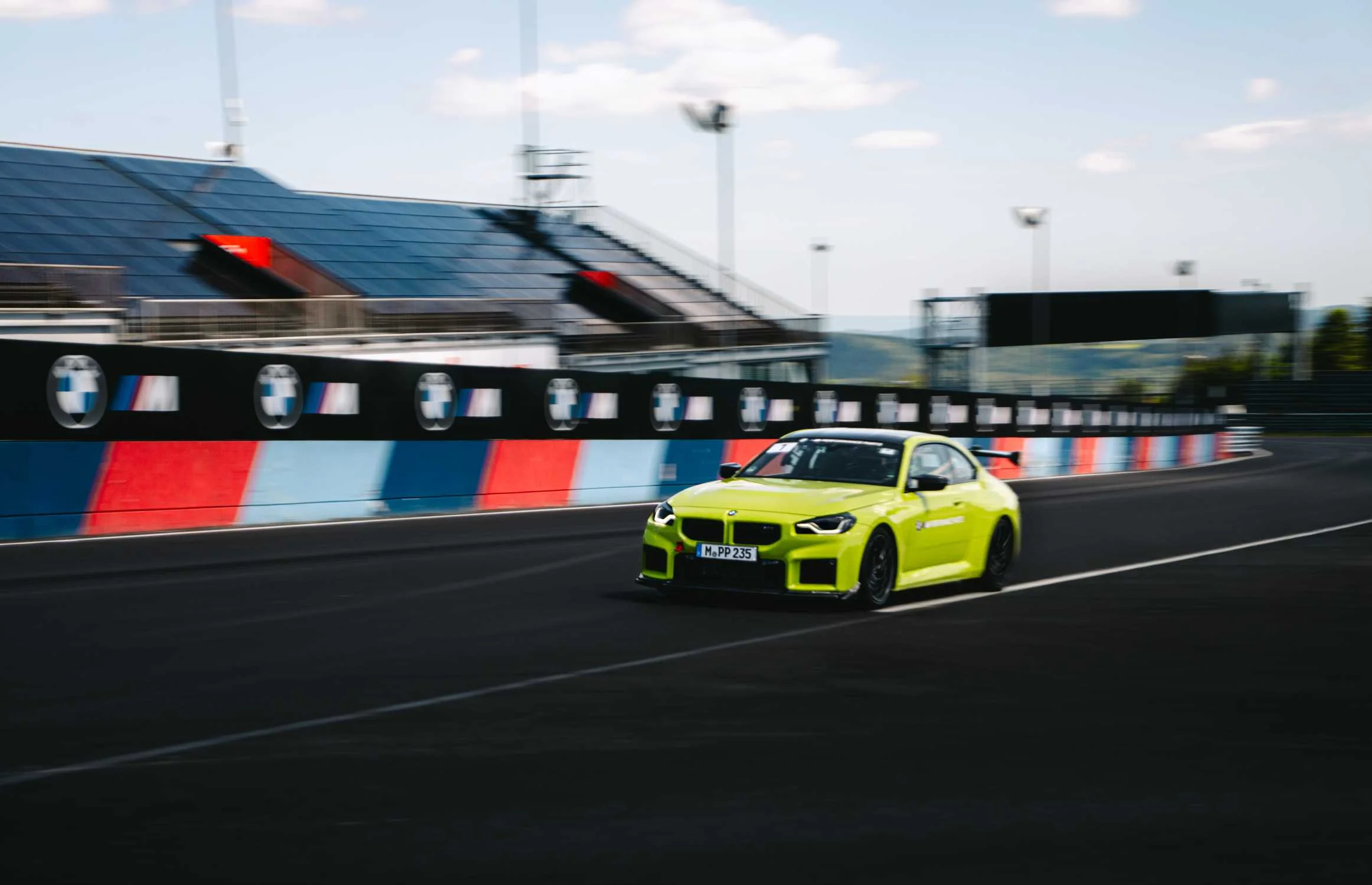 BMW M2 s M Performance Track Kit v akci na Nürburgring Nordschleife