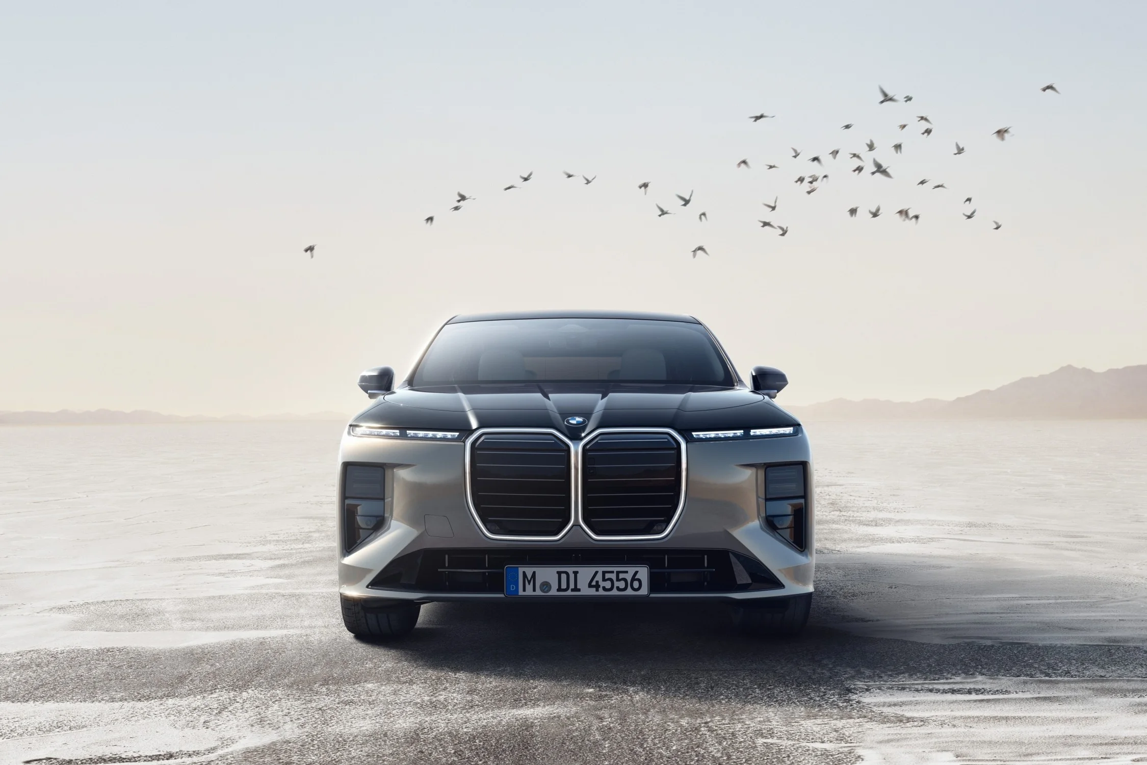 Modernizovaná BMW řady 7 (2026) čelní pohled s novým designem přídě