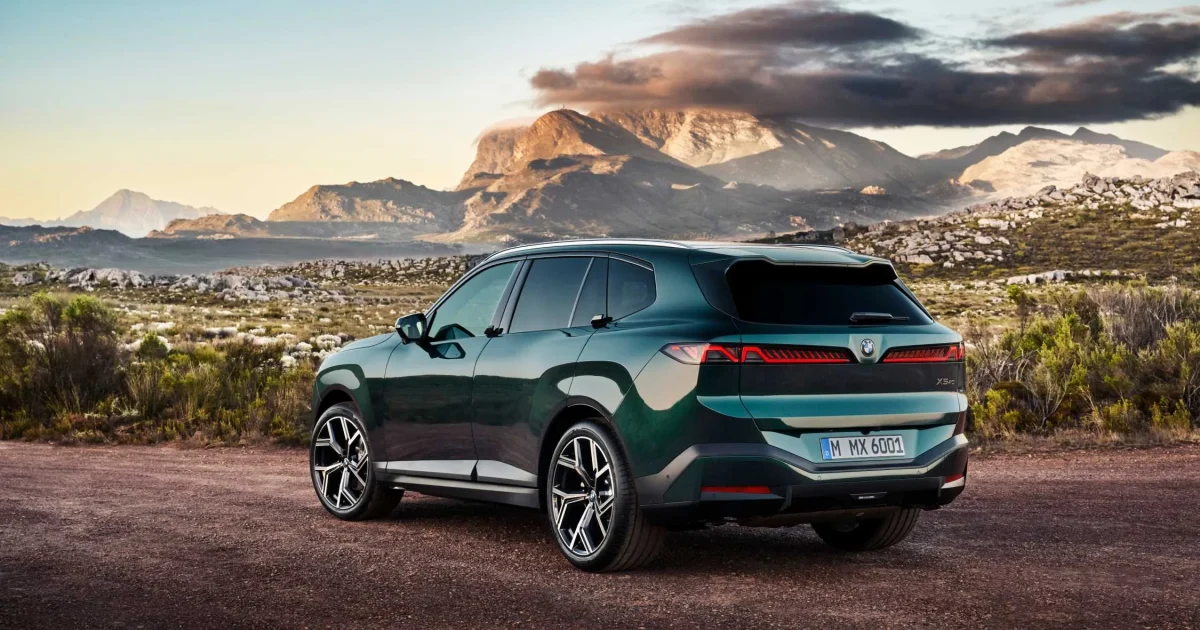 Zadní tříčtvrteční pohled na nové BMW X5 40 xDrive