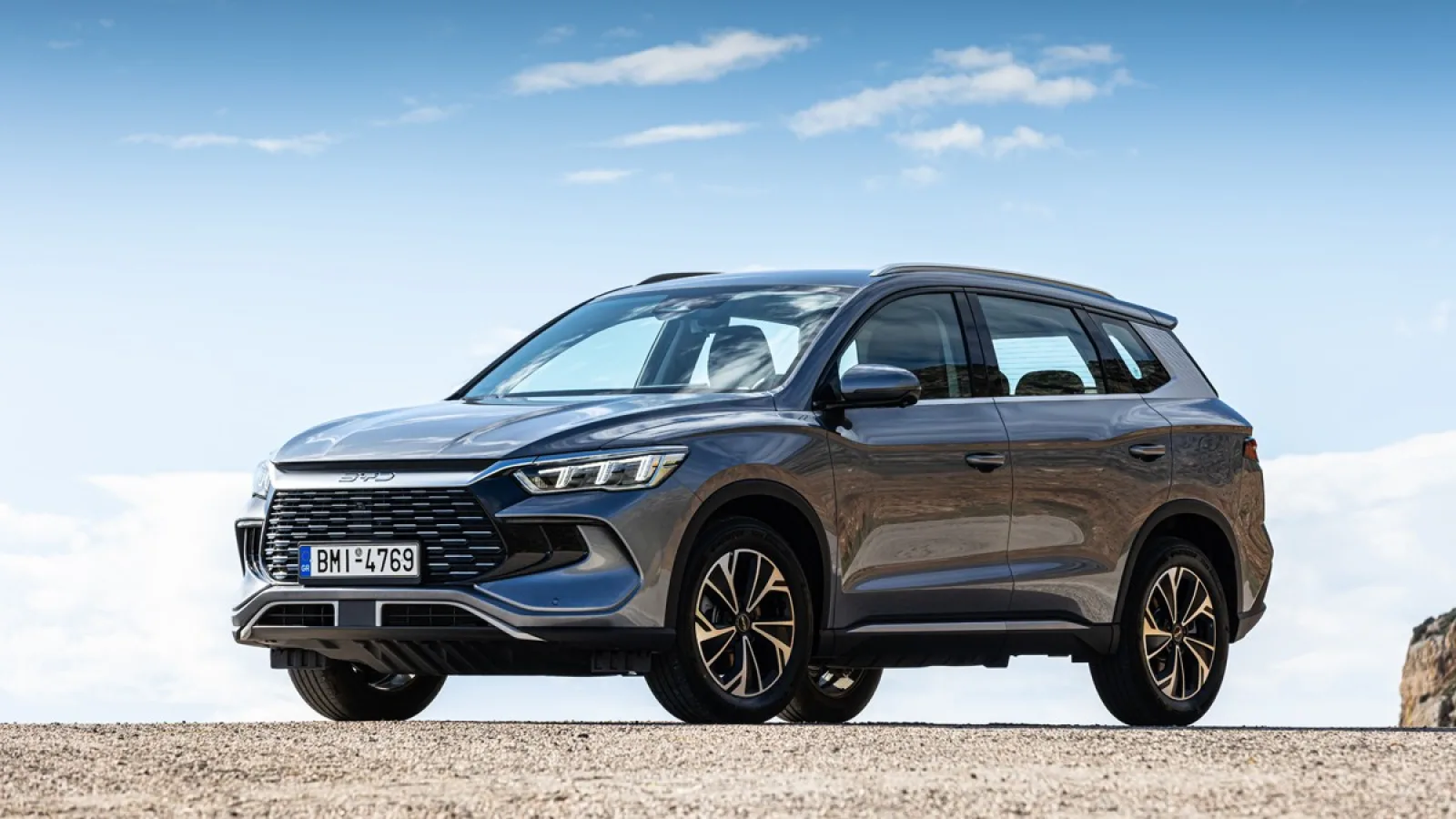 BYD Sealion 5 DM-i zepředu, plug-in hybridní SUV s českým ceníkem od 765 000 Kč