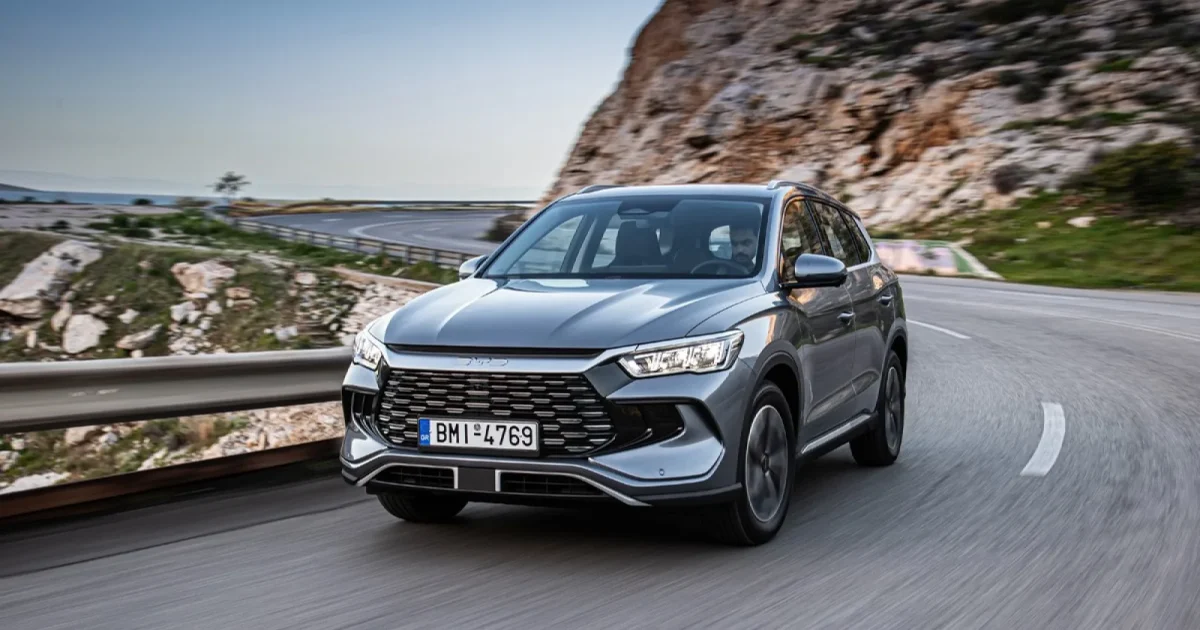 BYD Sealion 5 DM-i v jízdě, plug-in hybridní SUV nyní v české nabídce