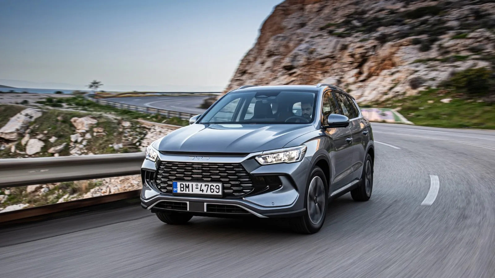 BYD Sealion 5 DM-i v jízdě, plug-in hybridní SUV nyní v české nabídce