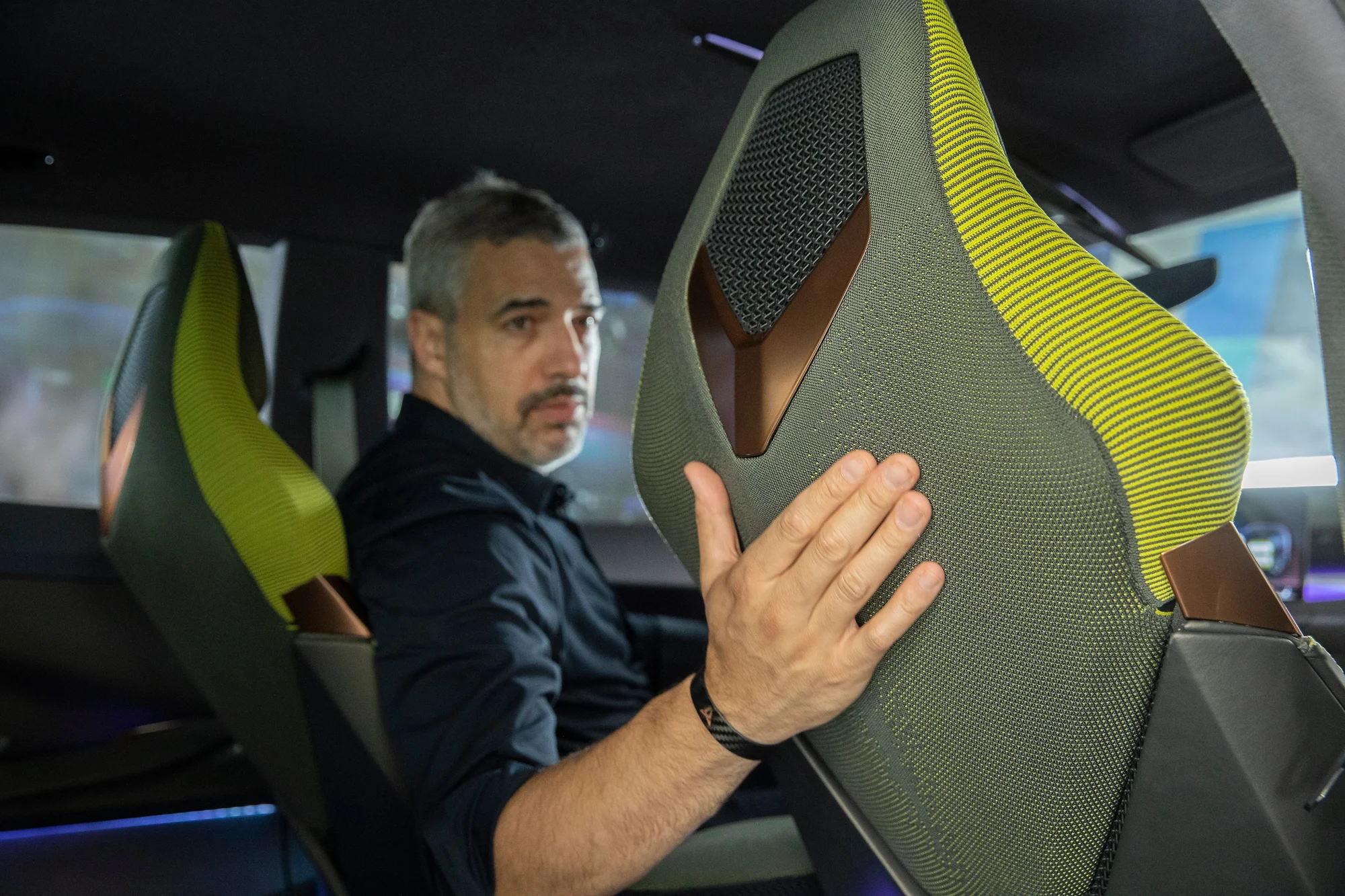 Interiér CUPRA Raval VZ se sportovní sedačkou z materiálu 3D Knit