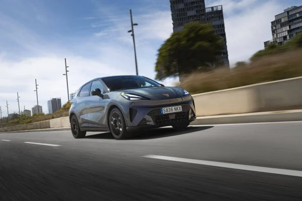 CUPRA Raval Plus v tříčtvrtečním předním pohledu