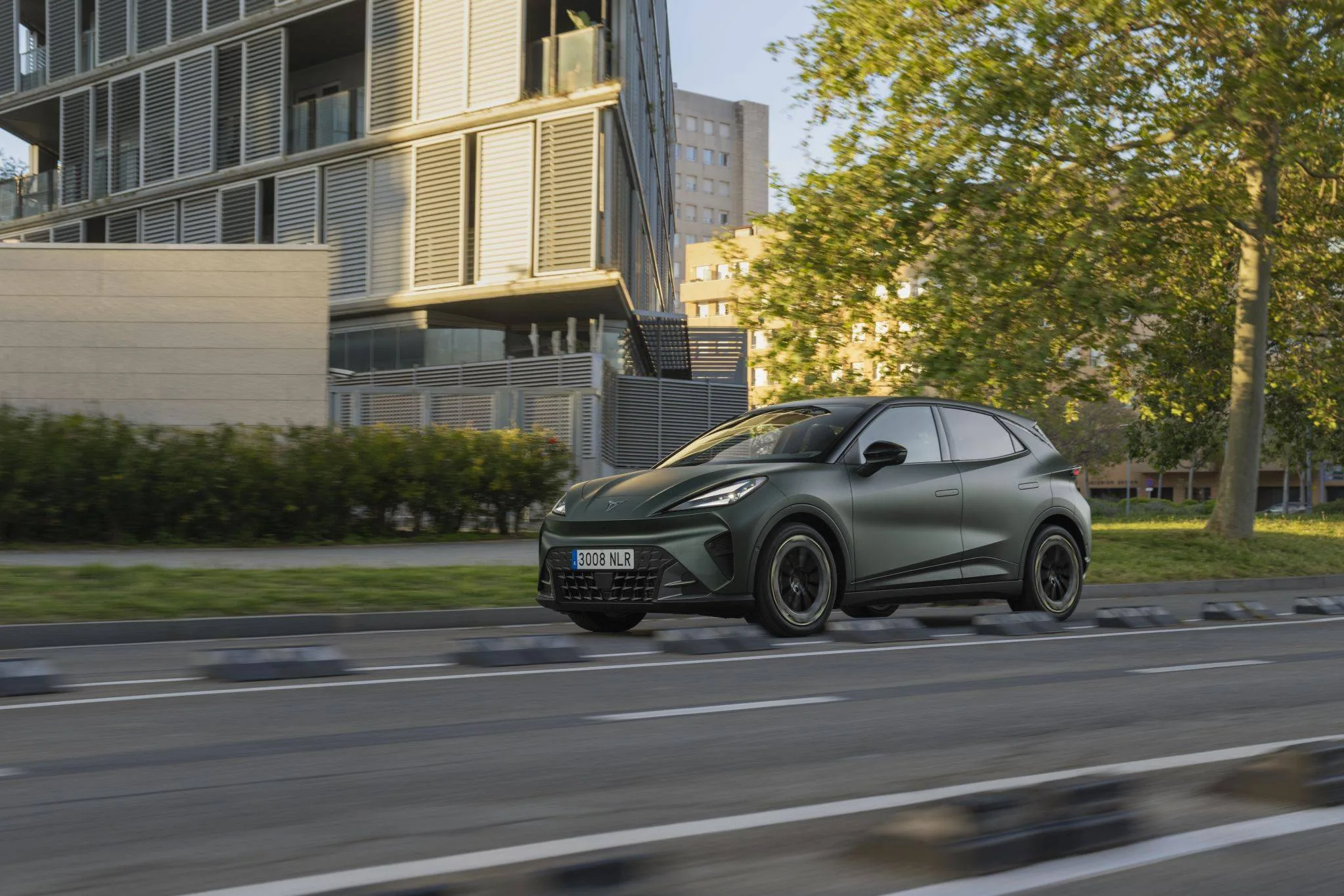 CUPRA Raval Plus v předním tříčtvrtečním pohledu