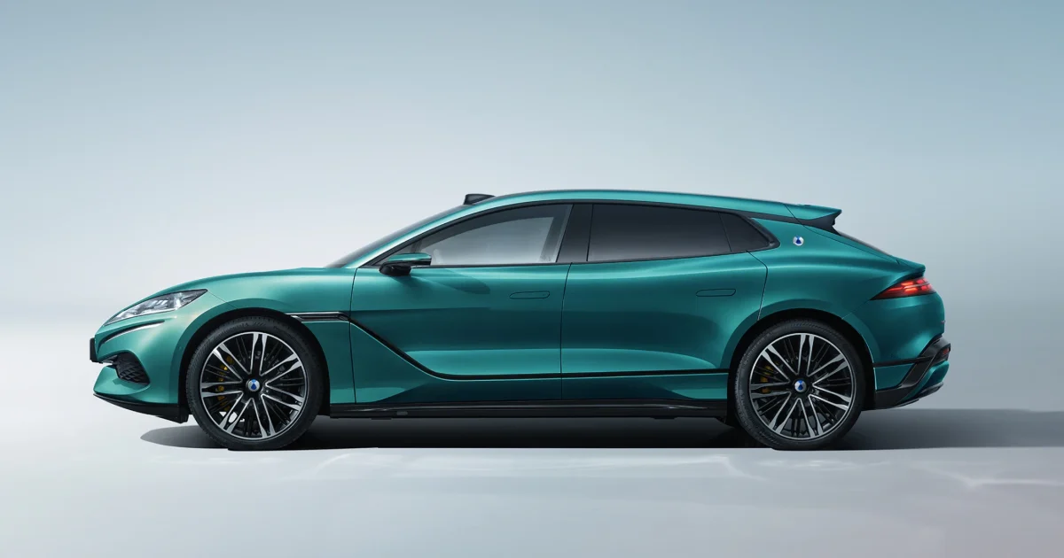 Denza Z9GT, zelený shooting brake v bočním pohledu