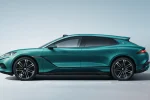 Denza Z9GT, zelený shooting brake v bočním pohledu