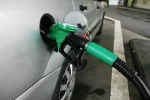 Tankování benzinu do automobilu