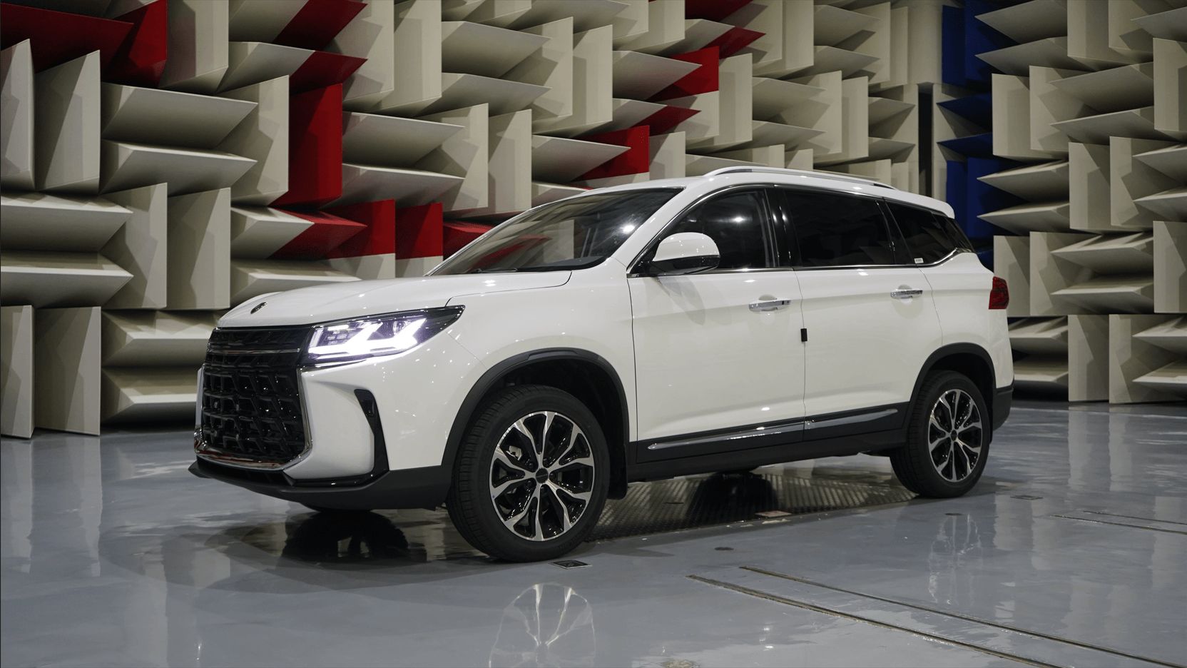 Forthing T5 2026, oficiální exteriérová fotografie