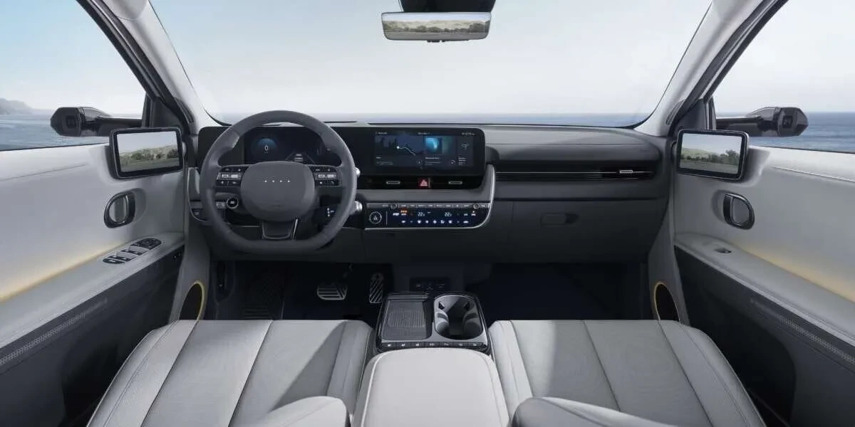Současný interiér Hyundai IONIQ 5 se systémem ccNC