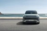 Elektrický Hyundai IONIQ 9 na pobřežní silnici