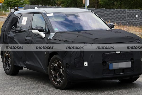 Silně maskované SUV, které Motor.es označuje za novou Kia Sportage